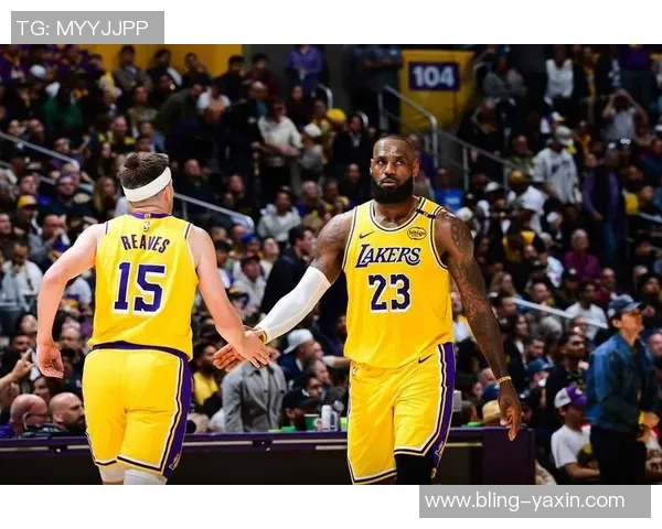 詹姆斯神之瞪激活艾顿三分群发威助力球队逆转胜利 詹姆斯神之瞪激活艾顿三分群发威助力球队逆转胜利